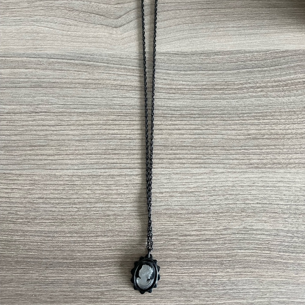 Juicy couture goth gothic black cameo necklace rare like new